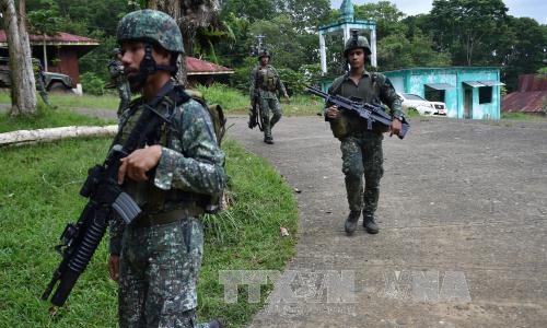 Quân đội Philippines đẩy lùi vụ tấn công, bắt giữ con tin tại trường học